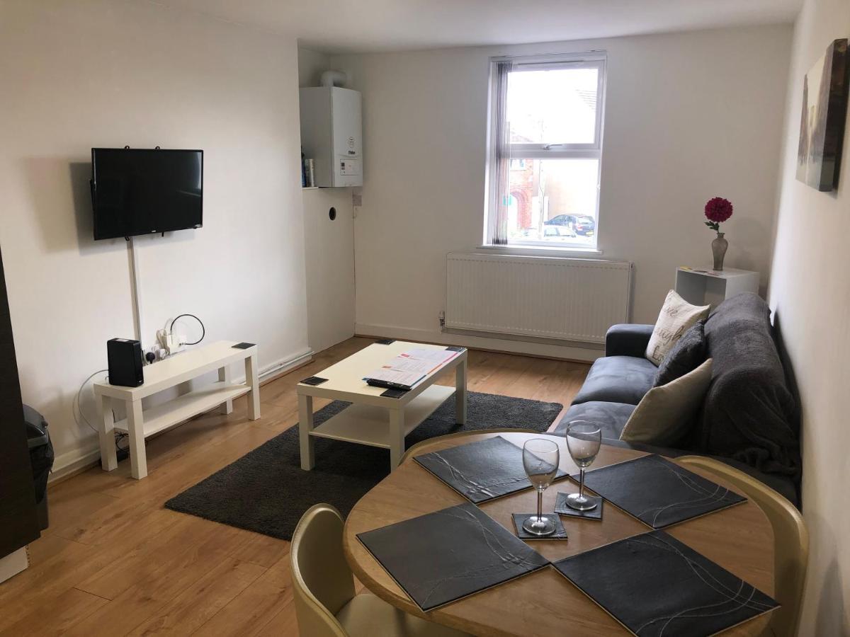 2 Bedroom Large First Floor Apartment With Free Parking Loughborough Exteriér fotografie
